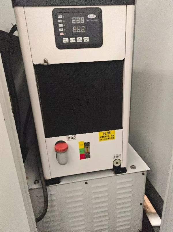 出售：银尚855加工中心一台，三线规，发那科大屏mf系.