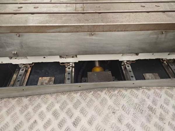 刚刚买下同款4台广东佛威1580数控铣、两线一硬导轨，.