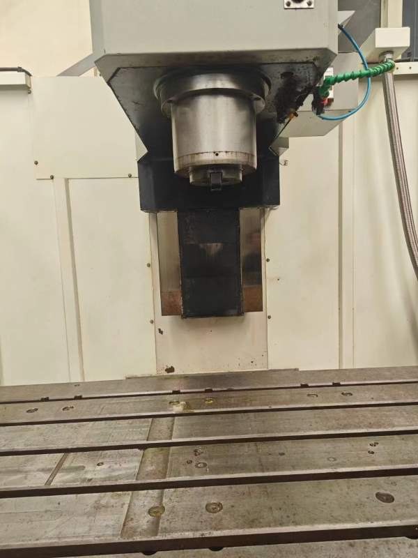 刚刚买下同款4台广东佛威1580数控铣、两线一硬导轨，.