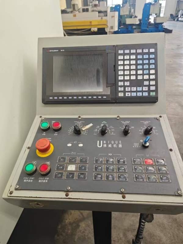 刚刚买下同款4台广东佛威1580数控铣、两线一硬导轨，.