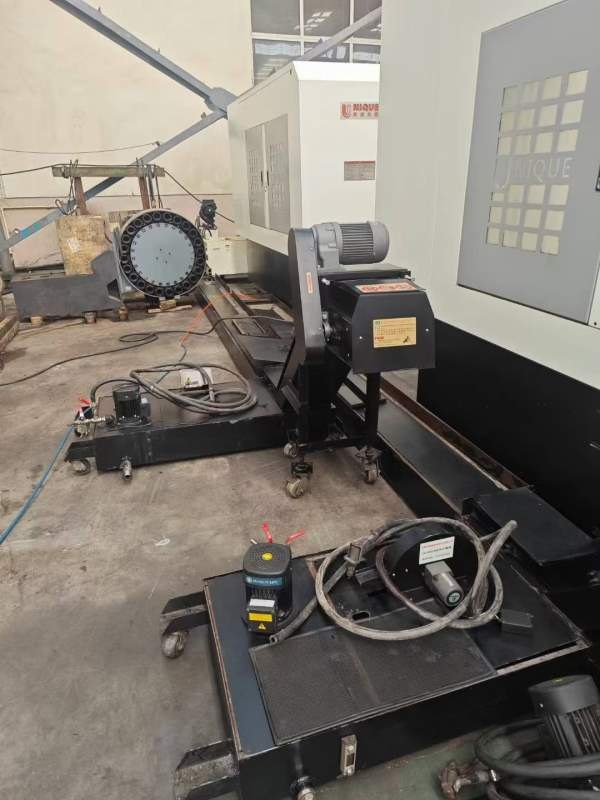 刚刚买下同款4台广东佛威1580数控铣、两线一硬导轨，.