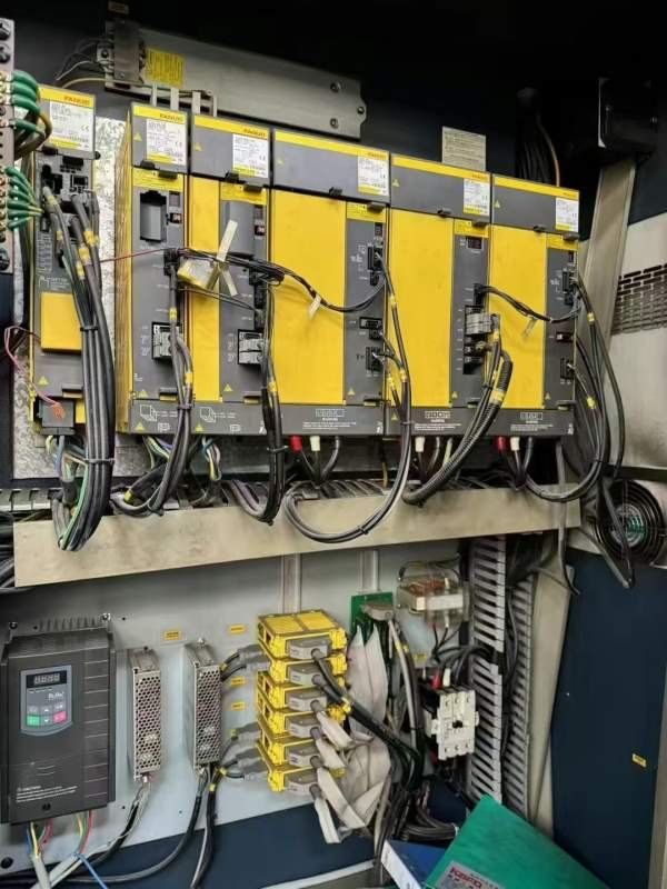 台湾高峰500卧加，大功率电主轴BT50，1万转。三轴线轨.