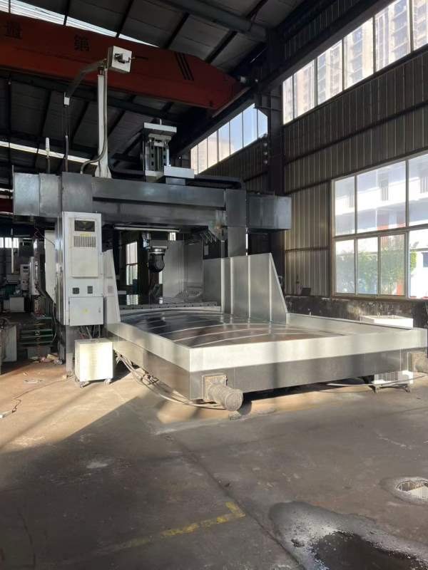 济南工厂刚刚买下台湾星视野5226龙门加工中心，工作台.