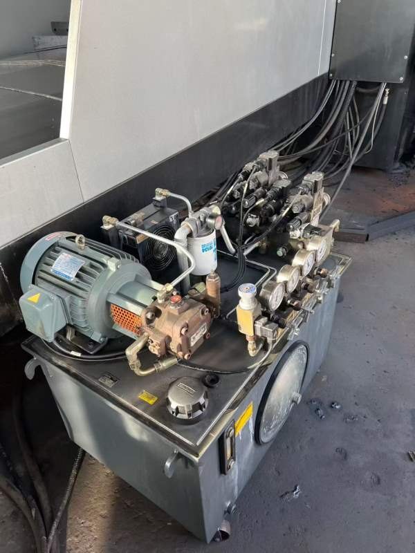 济南工厂刚刚买下台湾星视野5226龙门加工中心，工作台.