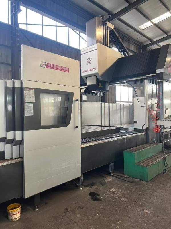 济南工厂刚刚买下台湾星视野4223龙门加工中心，工作台.