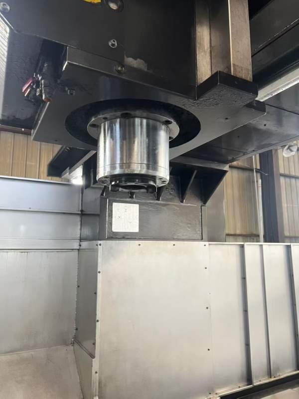 济南工厂刚刚买下台湾星视野4223龙门加工中心，工作台.