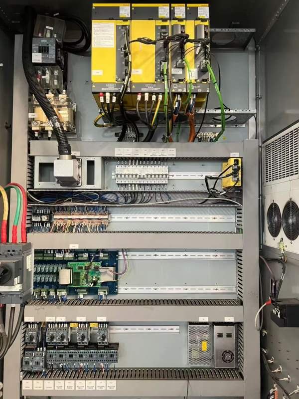 济南工厂刚刚买下台湾星视野4223龙门加工中心，工作台.