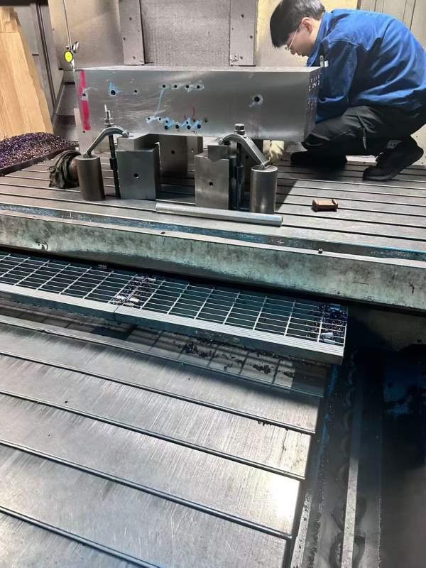 在位出售牧野GF12立加一台、安装在位正常使用、懂行的.