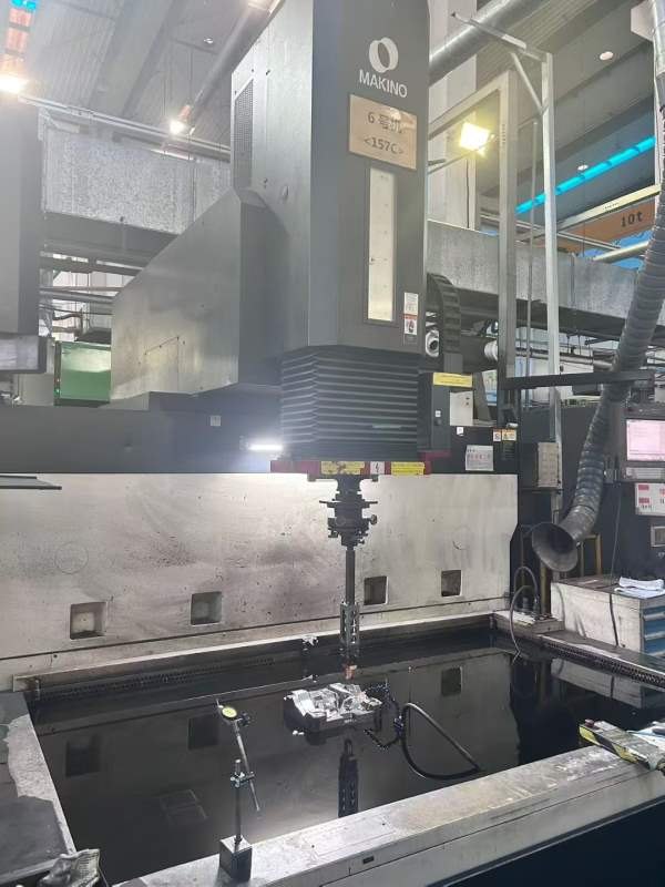 在位出售日本牧野157火花机一台、在位安装使用中、三.