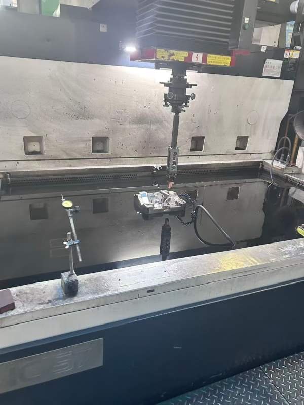 在位出售日本牧野157火花机一台、在位安装使用中、三.