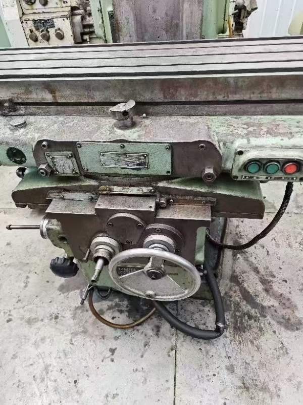 2500一吨洛阳仓库。