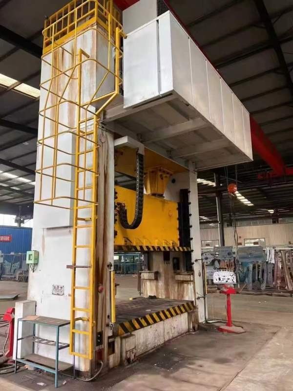 山东工厂刚刚买下高锻500吨闭式双点。九九成新，有效.