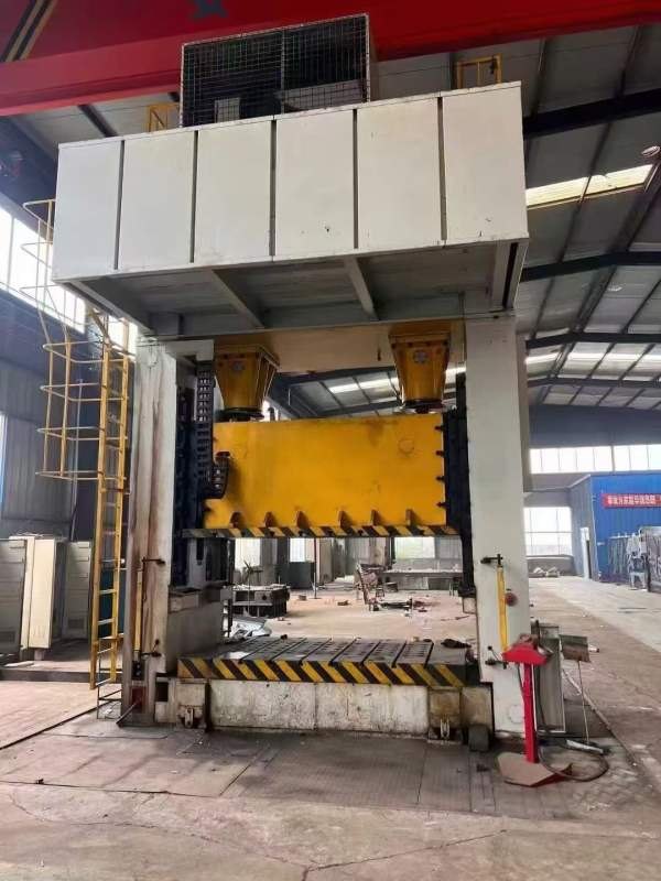 山东工厂刚刚买下高锻500吨闭式双点。九九成新，有效.