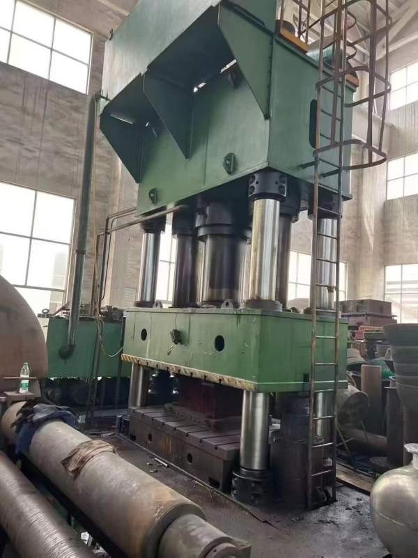 大吨位，小台面南通皋液2000吨，台面1.6米2.5米，移动.