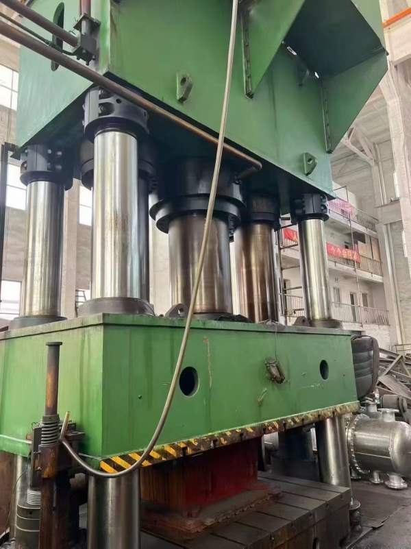 大吨位，小台面南通皋液2000吨，台面1.6米2.5米，移动.