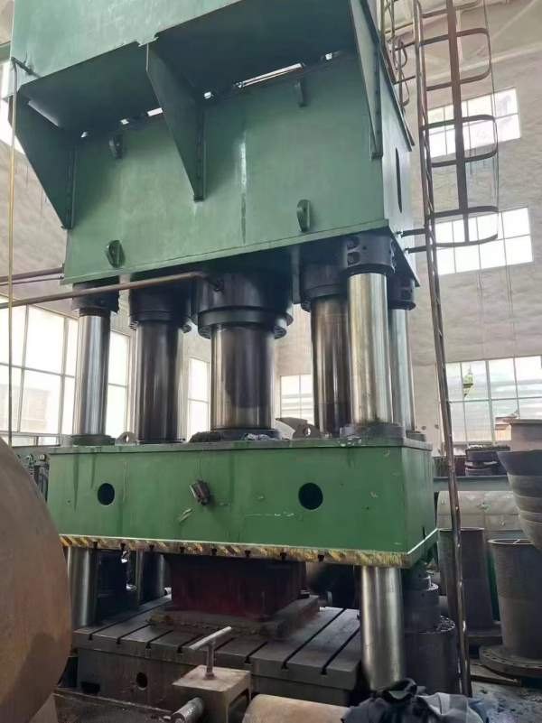 大吨位，小台面南通皋液2000吨，台面1.6米2.5米，移动.