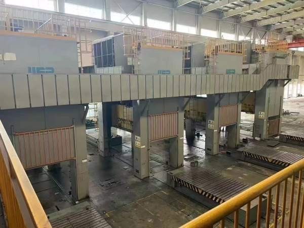 济南二机3360吨四点线：1300吨，800吨，630吨，630吨.