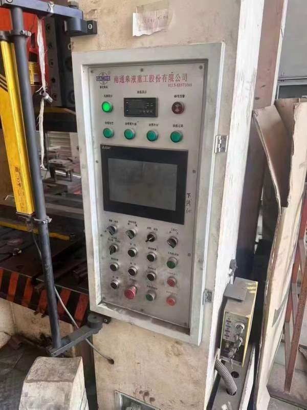 南通皋液500吨框架液压机，台面1.3米1.6米，行程800，.