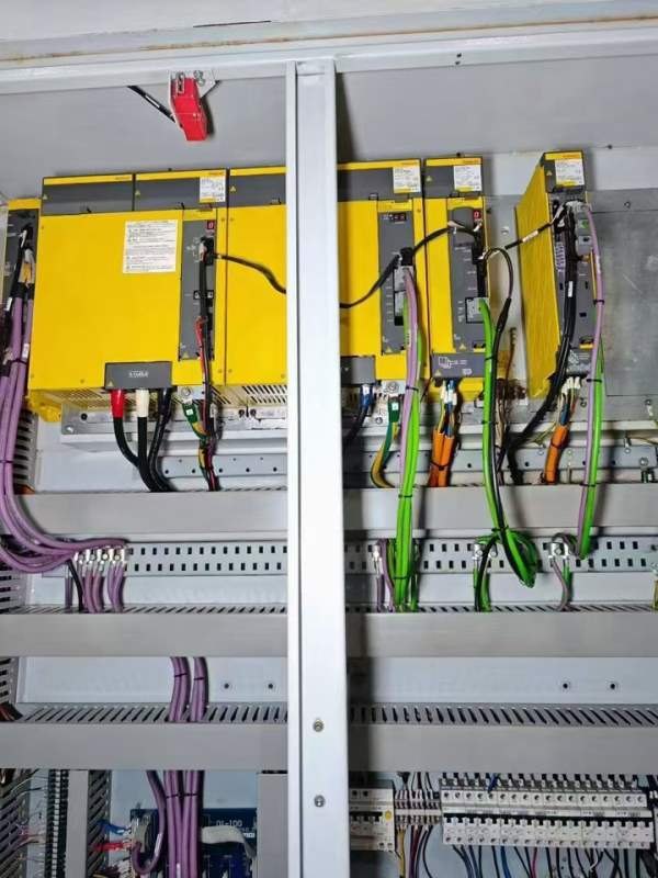 台湾原装程泰重型数控车床GS-6600L2，旋转直径1100mm.