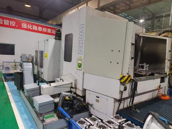 日本三菱800卧加工中心DH80工作台:800800mmX/Y/Z行程:.