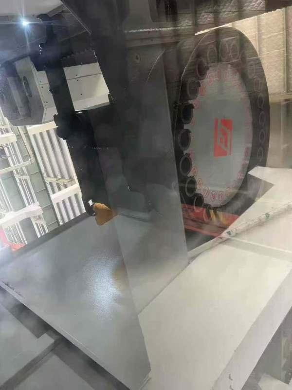 海天重型加高6036龙门，带24把刀库工作台3米6米，门宽.