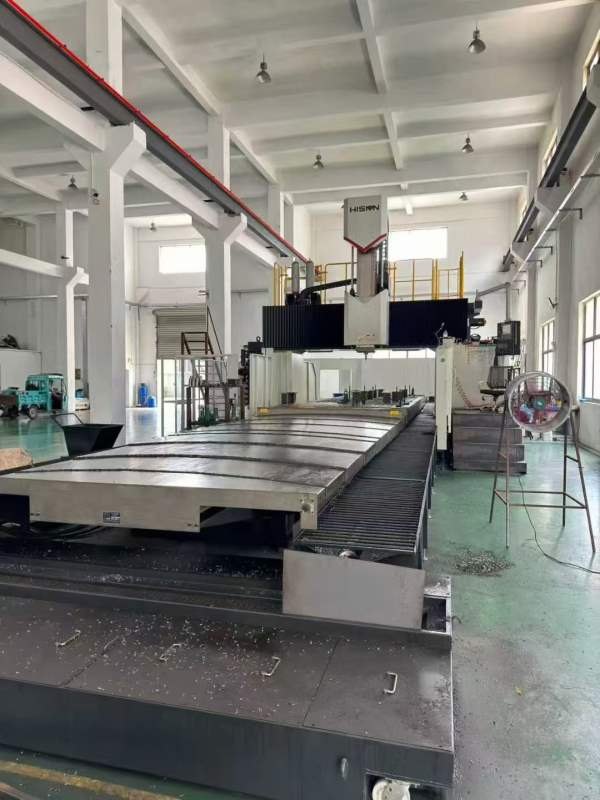 浙江工厂刚买一台海天8米龙门，工作台2.5米8米，门宽3.