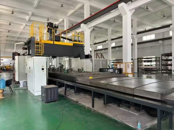 浙江工厂刚买一台海天8米龙门，工作台2.5米8米，门宽3.