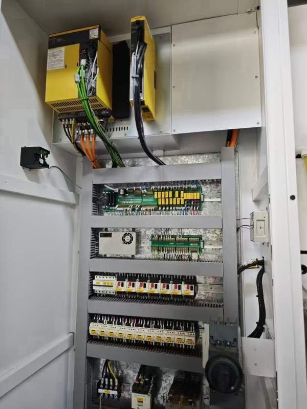 乔锋1680加工中心，三轴线轨，bt50主轴，带刀库，油冷.