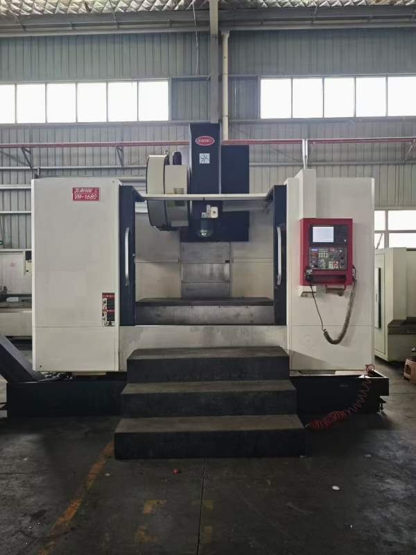 乔锋1680加工中心，三轴线轨，bt50主轴，带刀库，油冷.