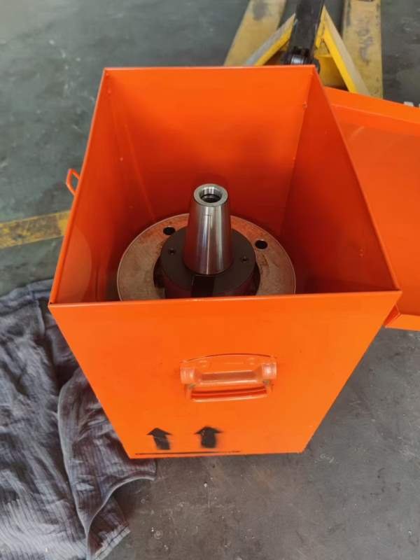 全新未用！BT50主轴侧铣头一个带连接盘，重型2500转的.