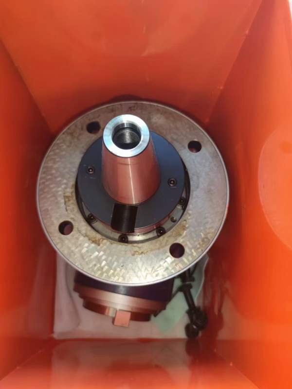 全新未用！BT50主轴侧铣头一个带连接盘，重型2500转的.