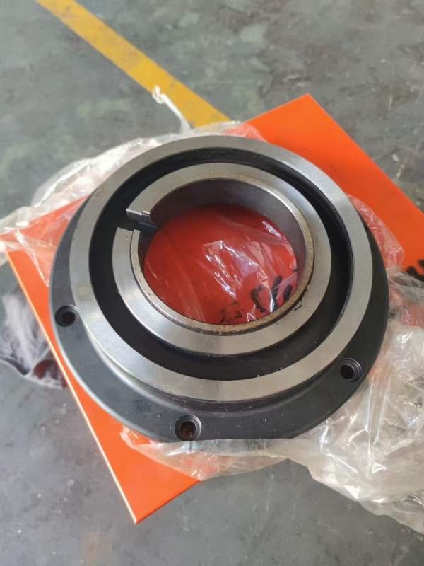 全新未用！BT50主轴侧铣头一个带连接盘，重型2500转的.