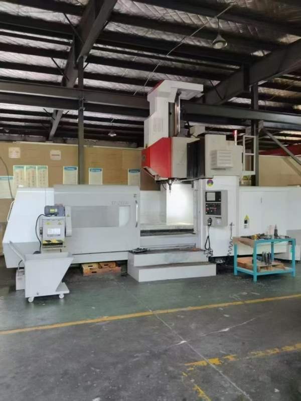 工厂在位，22年旭泰2515两线一硬龙门加工中心，厂里开.