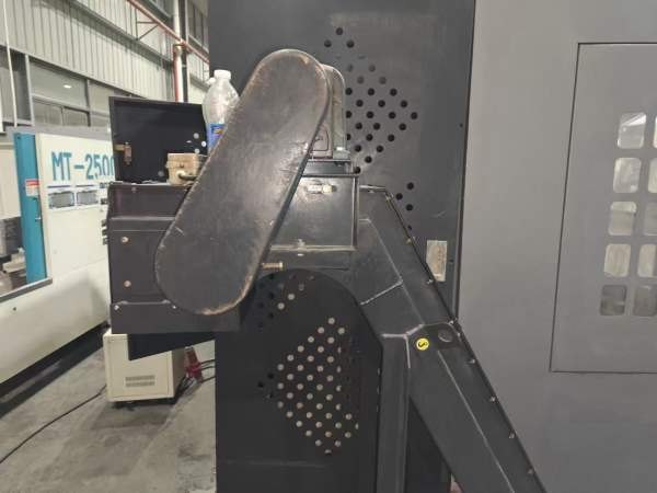 2019年台湾高峰1050加工中心，三轴线规BT40刀柄，主轴.