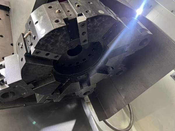 沈阳V6数控立车，发那科MF系统，埃尔法1包，液压卡盘2.