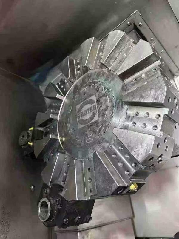 新到一台品上精机，搭配台湾佳贺8寸卡盘，12工位德国.