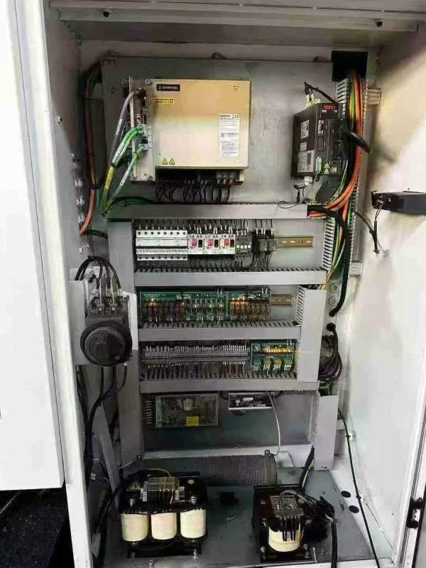 新到一台品上精机，搭配台湾佳贺8寸卡盘，12工位德国.