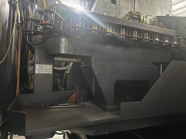 马扎克VTC-200BN工作台行程：510x1460mmX轴行程：1120.