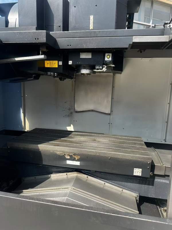 韩国斗山DNM5705立式加工中心三轴线轨，BT40主轴转速8.