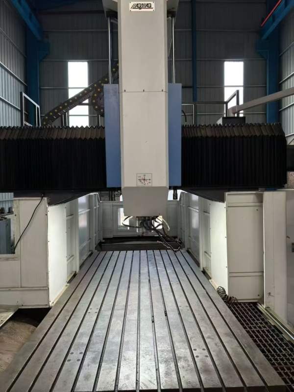 良将4222数控龙门，全新机想买新机的老板看过来工作台.