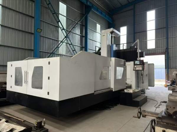 良将4222数控龙门，全新机想买新机的老板看过来工作台.