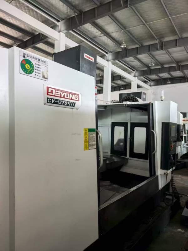 苏州德扬1370立加三轴滚柱导轨.Y轴四导轨发那科0i-MFp.