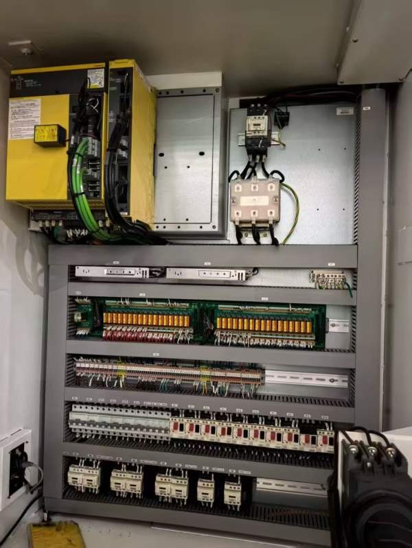 苏州德扬1370立加三轴滚柱导轨.Y轴四导轨发那科0i-MFp.