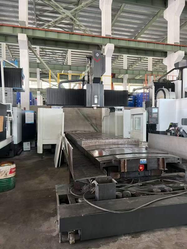 2018年12月海天4028龙门加工中心 工作台2X4 门宽2.8米.