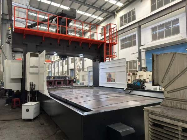 刚刚买下德扬6547龙门加工中心 工作台3米6米，门宽4.2.