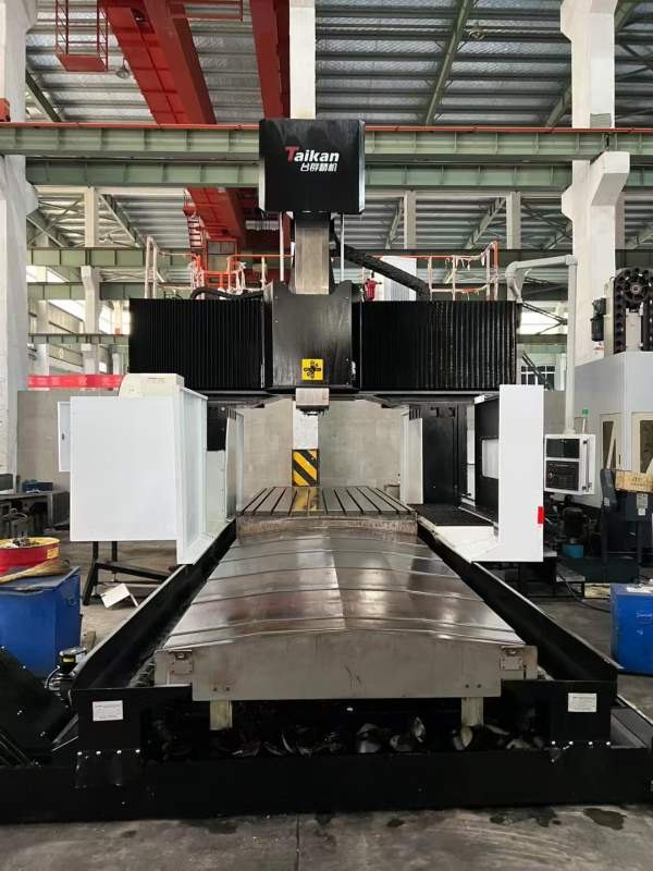 新到全新台群2040数控龙门，工作台2000/4000mm，门宽2.