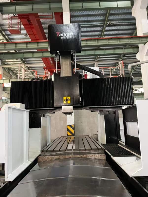 新到全新台群2040数控龙门，工作台2000/4000mm，门宽2.