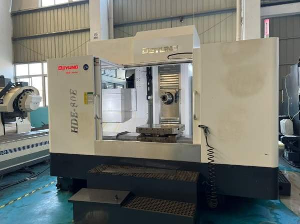 德扬800单工作台卧加三轴行程1400950900，BT50主轴，3.