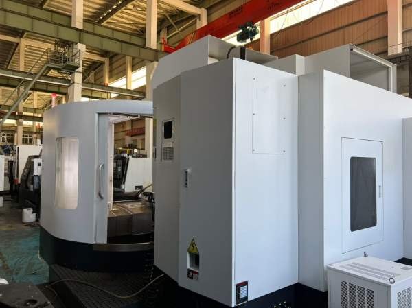 德扬800单工作台卧加三轴行程1400950900，BT50主轴，3.