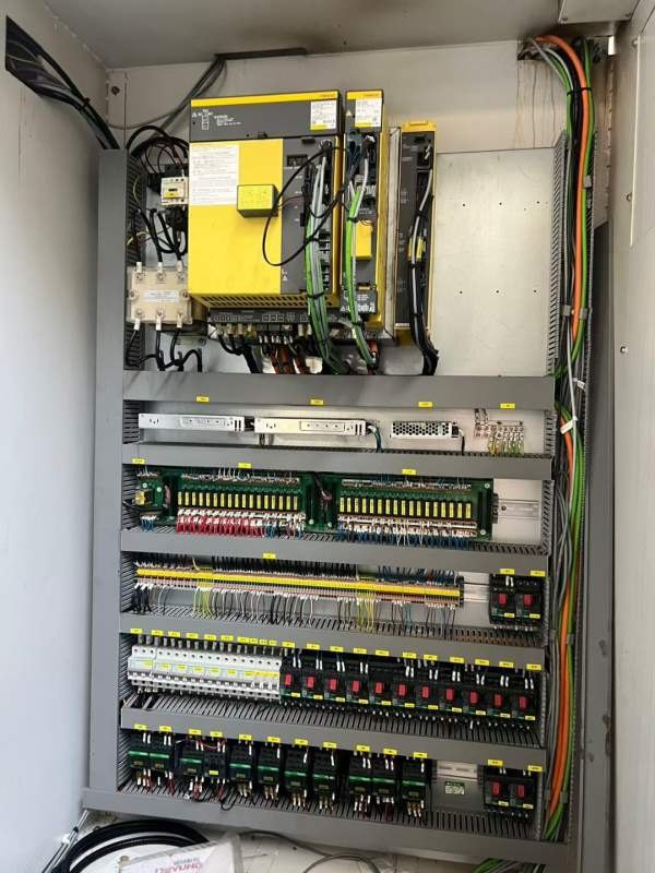 德扬800单工作台卧加三轴行程1400950900，BT50主轴，3.